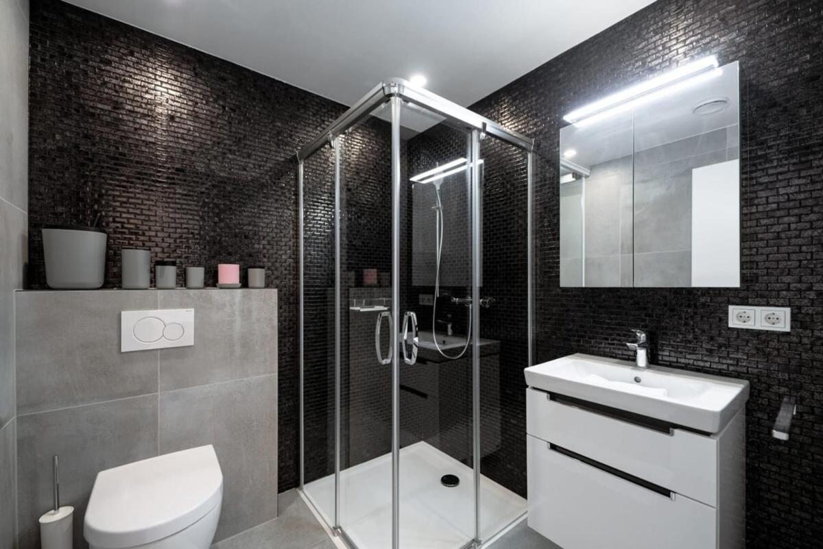 Appartement Lux 1br King Bed, Balcony, Near Center *